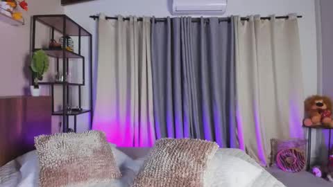 Snapshot of amber_maxwell chatting on 09-11-25, 09:04 Amber online show from 09-11-25, 09:04