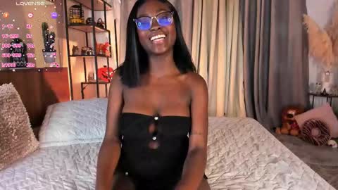 Snapshot of amber_maxwell chatting on 10-23-25, 08:40 Amber online show from 10-23-25, 08:40