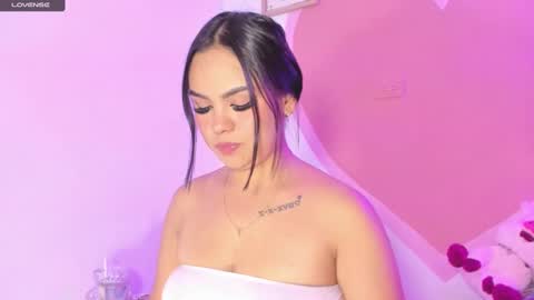 amber_white25 online show from 12-14-24, 05:40