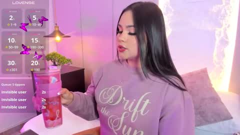 amber_white25 online show from 09-23-25, 04:04