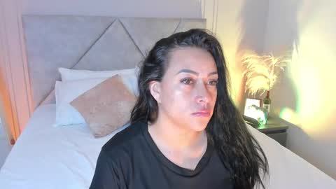 Snapshot of ambercollinns chatting on 03-08-26, 01:04 Amber Collins online show from 03-08-26, 01:04