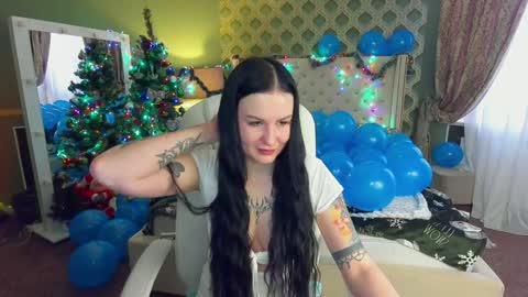 Snapshot of amberdismond chatting on 12-17-24, 07:29 Anna online show from 12-17-24, 07:29