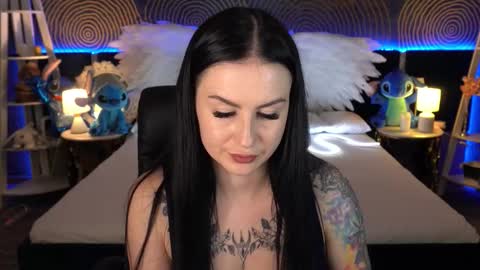 Snapshot of amberdismond chatting on 11-22-25, 02:05 Anna online show from 11-22-25, 02:05