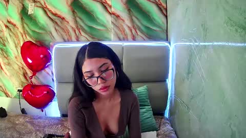 Amber Jeong online show from 02-08-25, 01:11