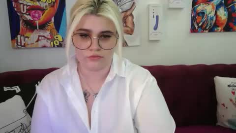 Amber online show from 09-15-25, 01:27