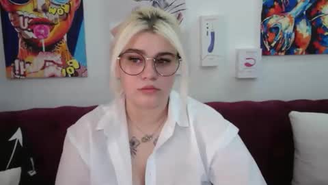 Amber online show from 09-17-25, 01:40