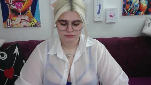 Amber online show from 10-10-25, 01:59