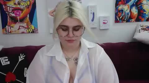 Amber online show from 10-13-25, 01:49