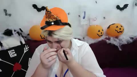 Amber online show from 10-30-25, 04:03