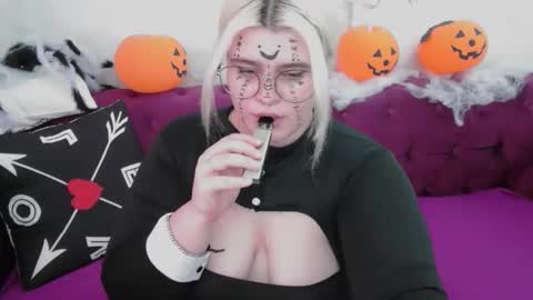 Amber online show from 10-31-25, 05:08