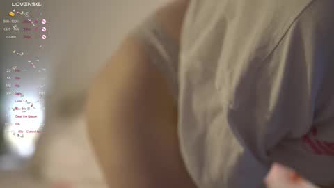 Snapshot of ambershoney chatting on 09-19-25, 04:47 Amber online show from 09-19-25, 04:47