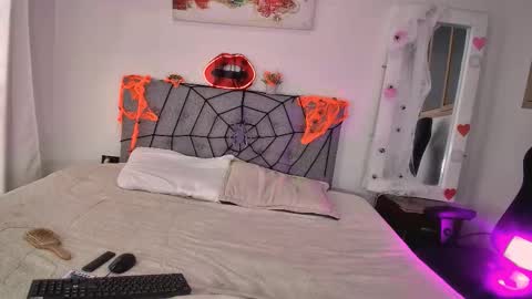 Snapshot of amberx_sweet chatting on 10-11-25, 03:54 Amber online show from 10-11-25, 03:54