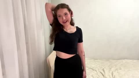 Mia online show from 06-15-26, 05:04