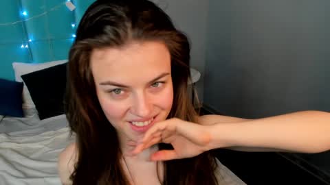 Ameli Lorans online show from 02-08-25, 06:12