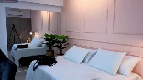 AMELIA online show from 12-17-25, 12:00