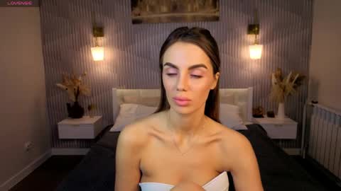 Snapshot of amelia_milly chatting on 04-26-26, 01:25 amelia online show from 04-26-26, 01:25