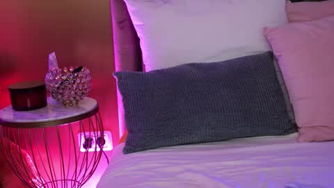 Amelia online show from 11-28-25, 07:00