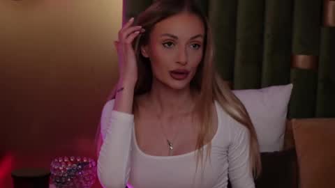 Snapshot of ameliaangell chatting on 04-10-26, 05:23 Amelia online show from 04-10-26, 05:23