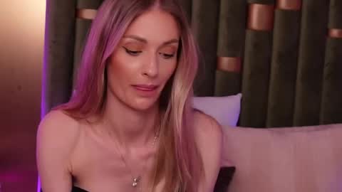 Snapshot of ameliaangell chatting on 05-10-26, 07:30 Amelia online show from 05-10-26, 07:30
