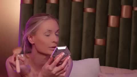 Amelia online show from 06-12-26, 07:35
