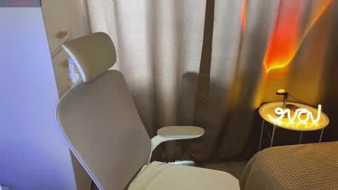 Snapshot of ameliahenderson chatting on 02-28-26, 11:11 Ameli online show from 02-28-26, 11:11