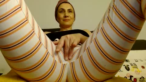 AME  or  Amelia online show from 10-05-25, 11:02