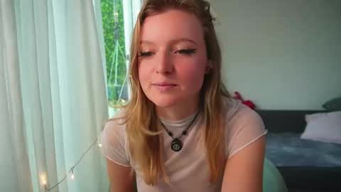 Snapshot of ameliasweety69 chatting on 02-28-26, 01:45 Amelia online show from 02-28-26, 01:45