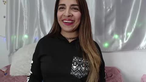 Snapshot of amelie01bronw chatting on 02-13-25, 09:27 amelie brown online show from 02-13-25, 09:27