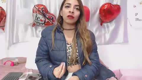 Snapshot of amelie01bronw chatting on 02-19-25, 09:25 amelie brown online show from 02-19-25, 09:25