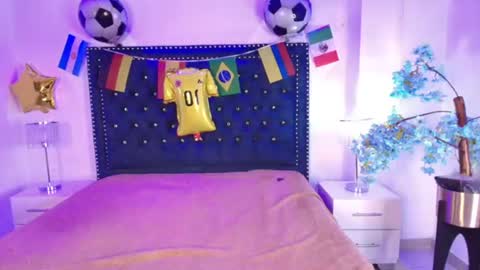 Snapshot of amelie_adamsx chatting on 06-27-26, 11:15 Amelie online show from 06-27-26, 11:15