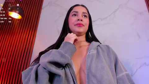 Snapshot of amelie_leigh chatting on 12-18-24, 07:15 Alejandra online show from 12-18-24, 07:15