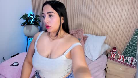 Amelie online show from 12-20-24, 04:36