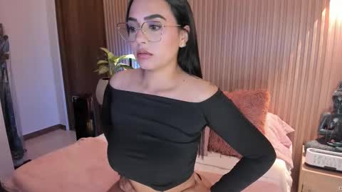 Snapshot of amelie_x chatting on 03-26-26, 02:06 Amelie online show from 03-26-26, 02:06