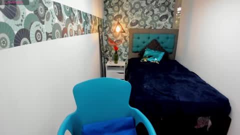 Snapshot of ameliegray chatting on 01-21-25, 03:21 A M E L I E online show from 01-21-25, 03:21