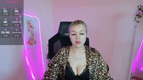 Amelie online show from 06-19-26, 01:54