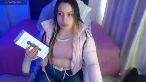 Amelie  online show from 05-04-26, 03:52