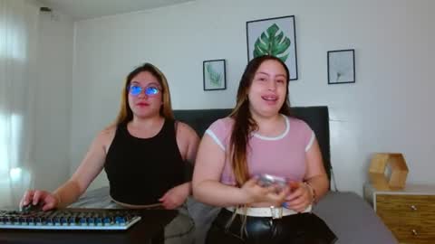 Amelie  online show from 06-26-26, 02:43