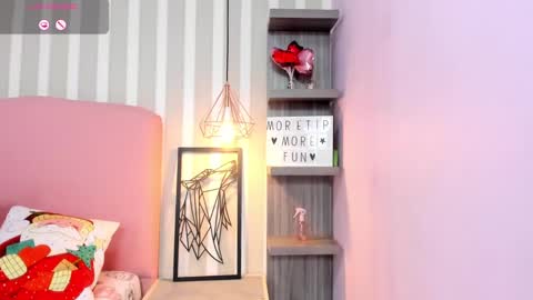 Snapshot of amelietarson chatting on 12-06-24, 08:18 Victoria online show from 12-06-24, 08:18