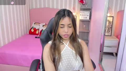 Snapshot of amelietarson chatting on 12-20-24, 07:28 Victoria online show from 12-20-24, 07:28