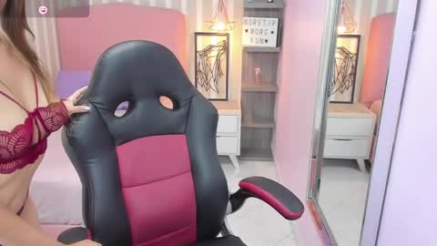 Snapshot of amelietarson chatting on 02-07-25, 12:39 Victoria online show from 02-07-25, 12:39