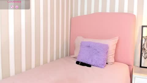 Snapshot of amelietarson chatting on 02-20-25, 10:26 Victoria online show from 02-20-25, 10:26