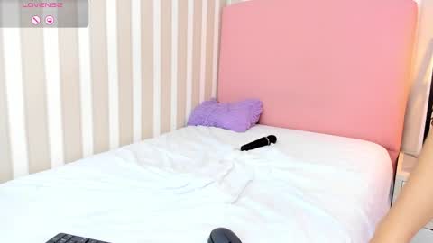 Snapshot of amelietarson chatting on 02-22-25, 03:25 Victoria online show from 02-22-25, 03:25