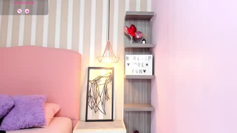 Snapshot of amelietarson chatting on 02-25-25, 07:14 Victoria online show from 02-25-25, 07:14