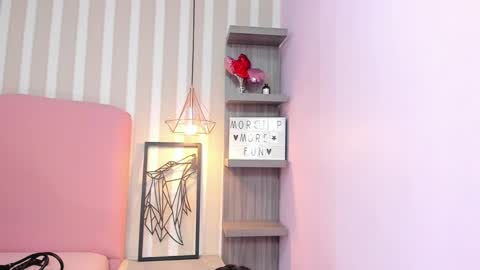 Snapshot of amelietarson chatting on 02-27-25, 10:20 Victoria online show from 02-27-25, 10:20