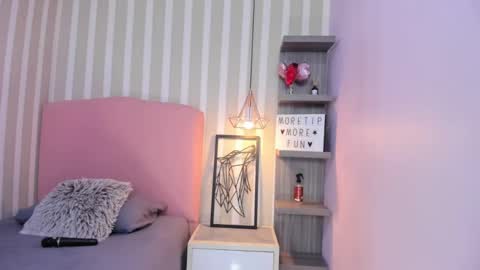 Snapshot of amelietarson chatting on 09-12-25, 07:25 Victoria online show from 09-12-25, 07:25