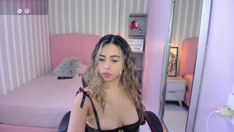 Snapshot of amelietarson chatting on 09-13-25, 12:16 Victoria online show from 09-13-25, 12:16