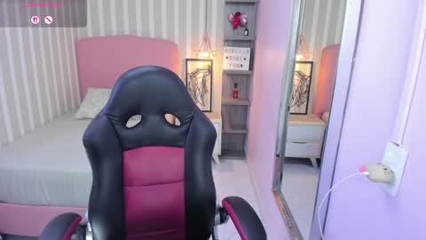 Snapshot of amelietarson chatting on 09-30-25, 07:30 Victoria online show from 09-30-25, 07:30