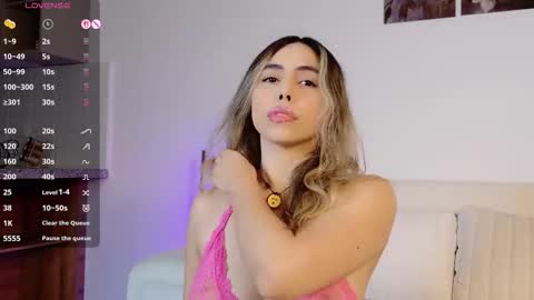 Snapshot of amelietarson chatting on 11-04-25, 08:19 Victoria online show from 11-04-25, 08:19