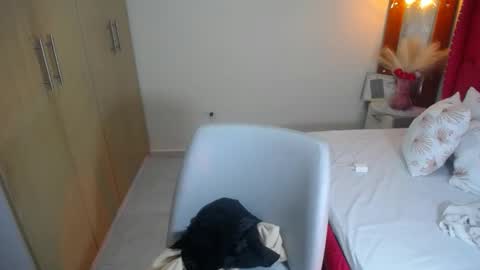 Snapshot of ameliporter_2 chatting on 11-16-25, 12:49 ameli online show from 11-16-25, 12:49