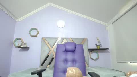 Amell Thomson online show from 12-17-24, 02:22